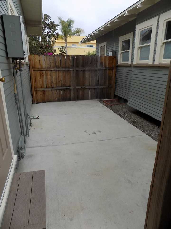 909 W University Ave - Photo 5 of 32