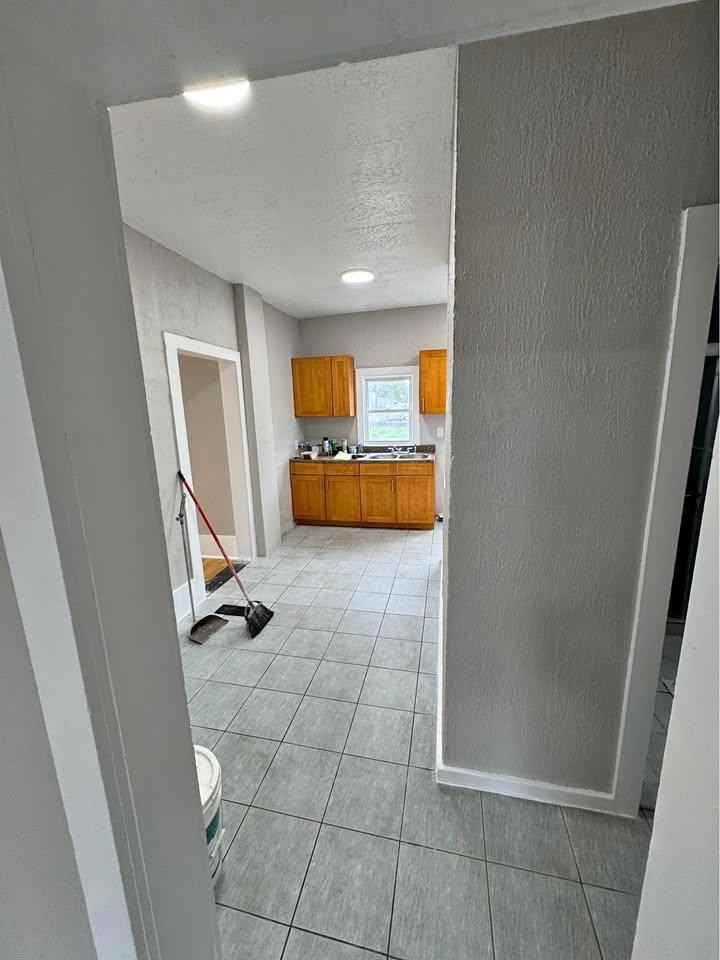 1210 Marion Ave Sw - Photo 2 of 18