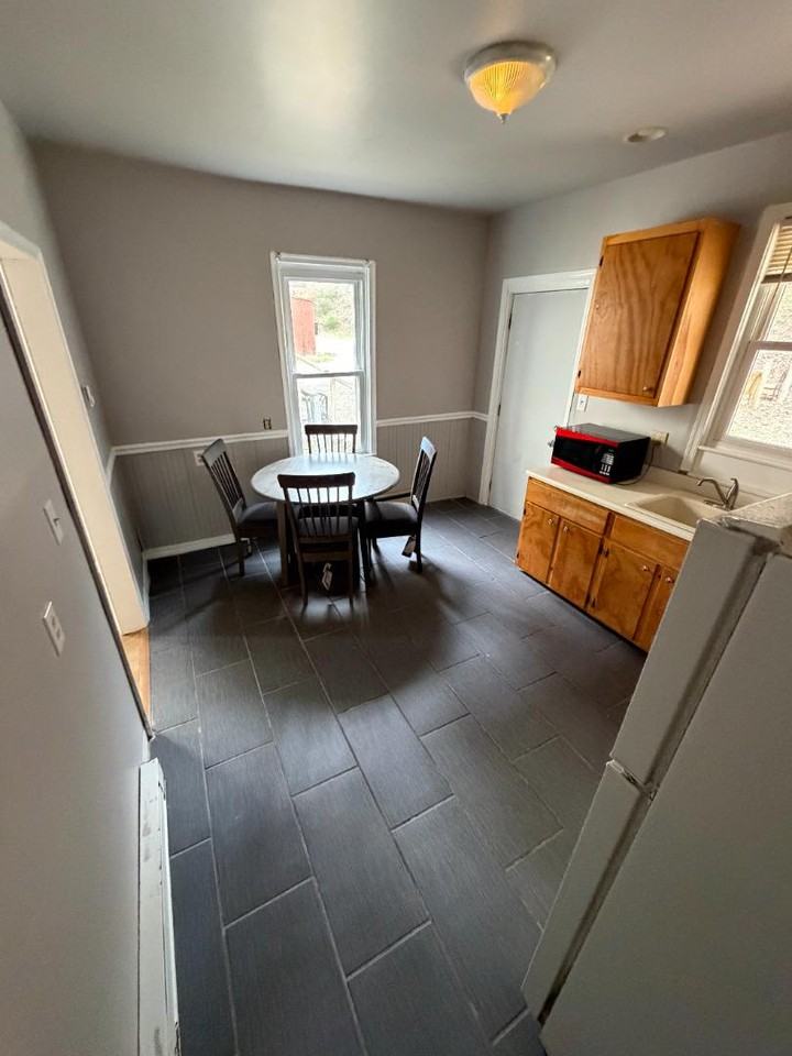 52 Millville Rd - Photo 4 of 10