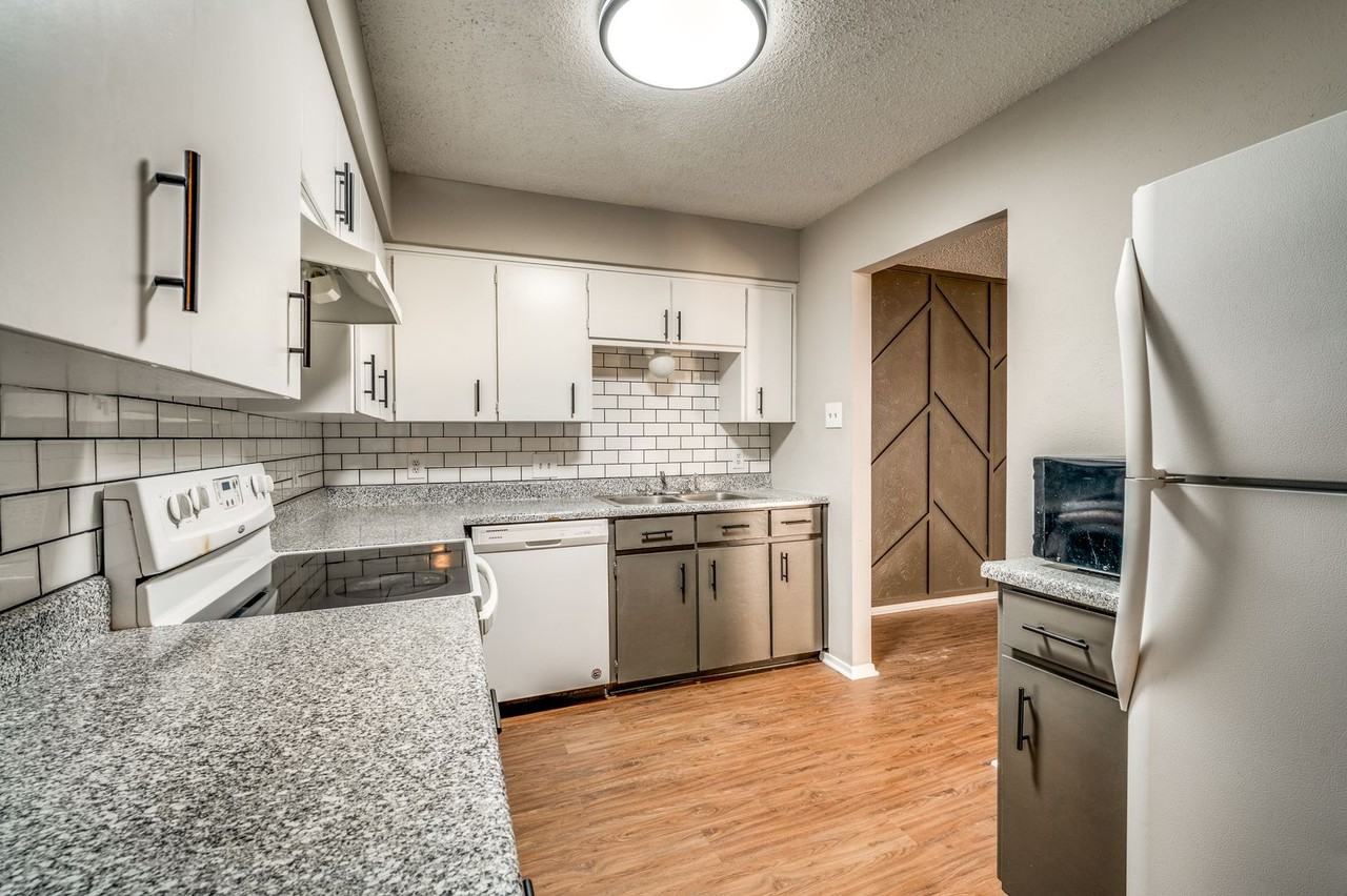 8838 Hidden Hill Dr - Photo 4 of 12