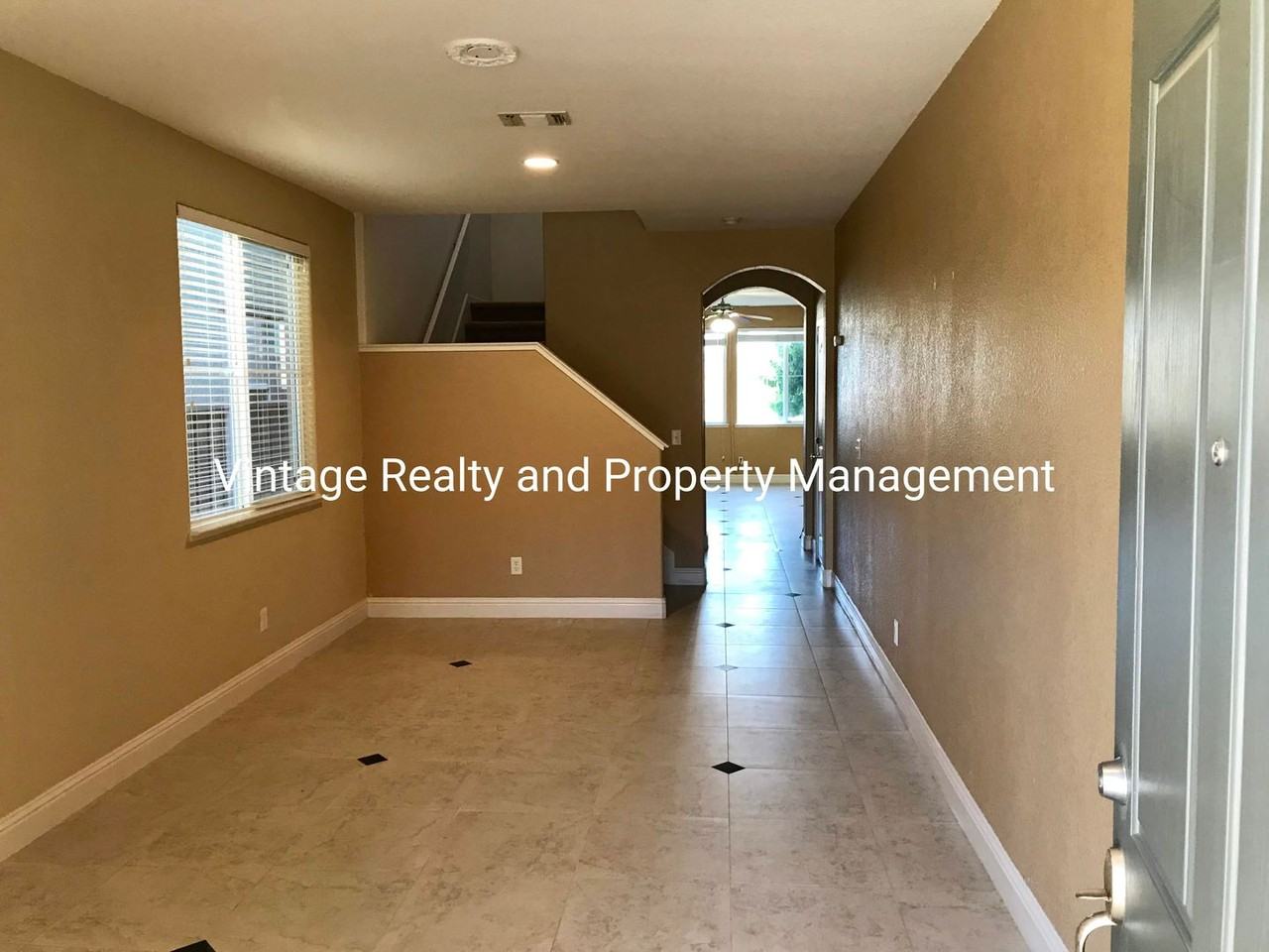244 Lazy Ridge Ave - Photo 4 of 21