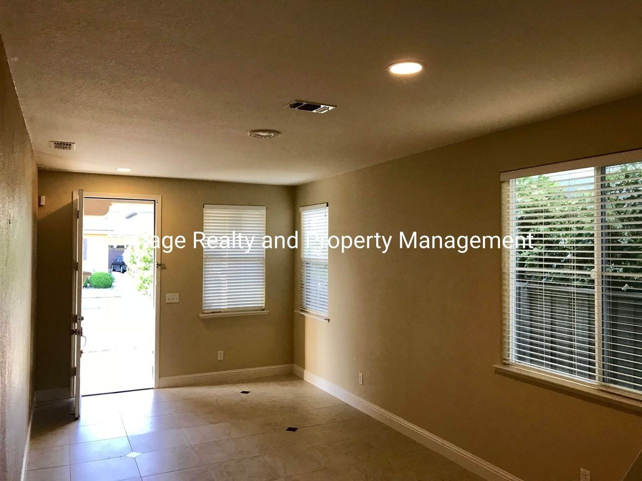 244 Lazy Ridge Ave - Photo 5 of 21