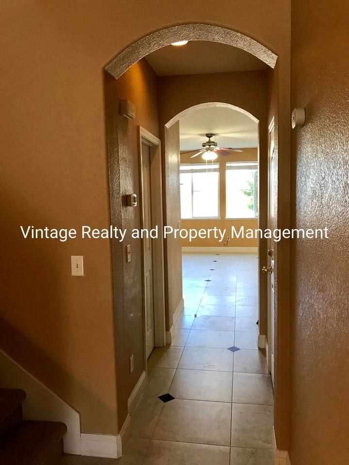 244 Lazy Ridge Ave - Photo 7 of 21