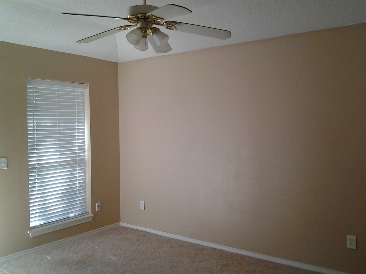 545 Kirkland Ln - Photo 3 of 9