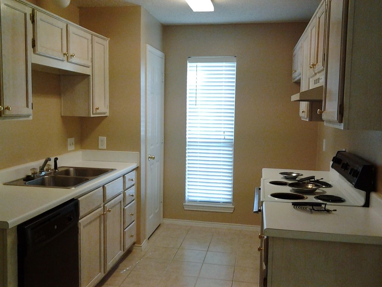 545 Kirkland Ln - Photo 4 of 9
