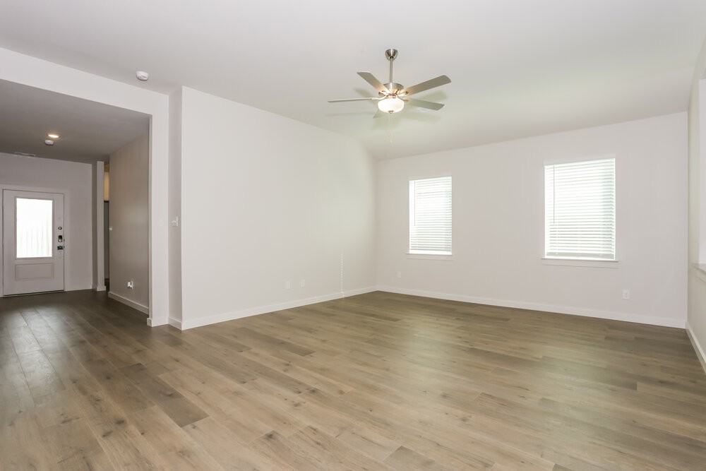214 Julian Davis Dr - Photo 3 of 16