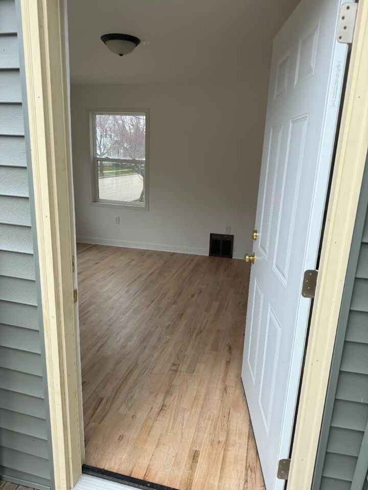 810 4th St - Photo 5 of 19