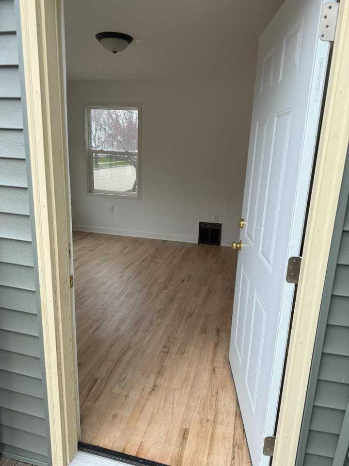 810 4th St - Photo 6 of 19