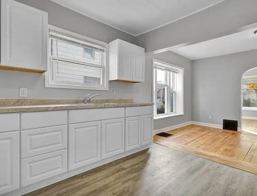 405 E Hodge Ave, - Photo 2 of 10