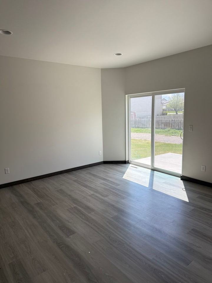 1518 Butler Creek Ave - Photo 3 of 14