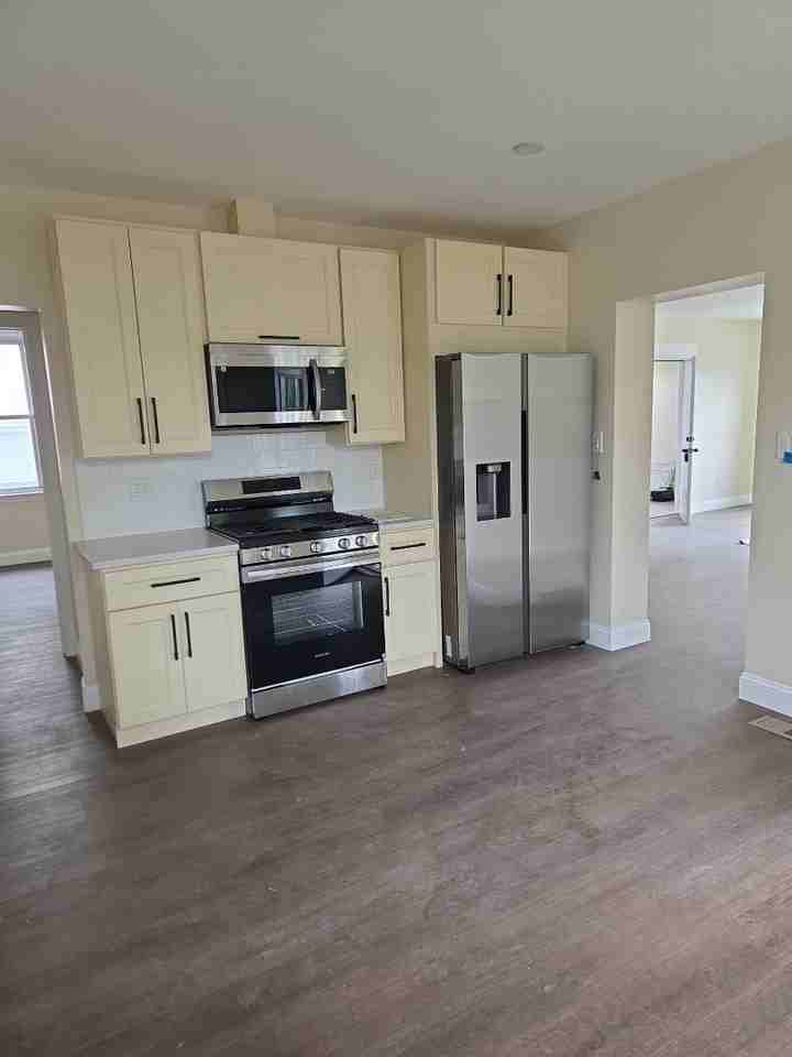 249 Philadelphia Ave - Photo 5 of 23