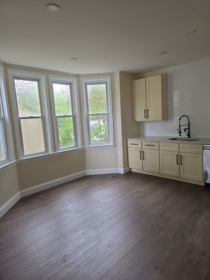 249 Philadelphia Ave - Photo 6 of 23