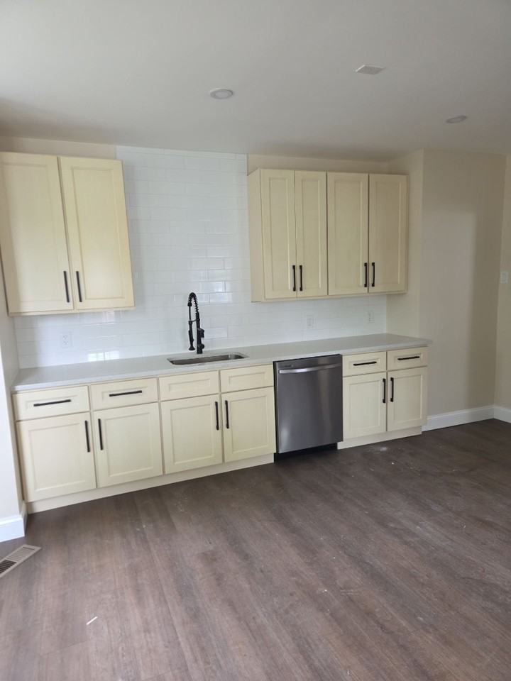 249 Philadelphia Ave - Photo 7 of 23