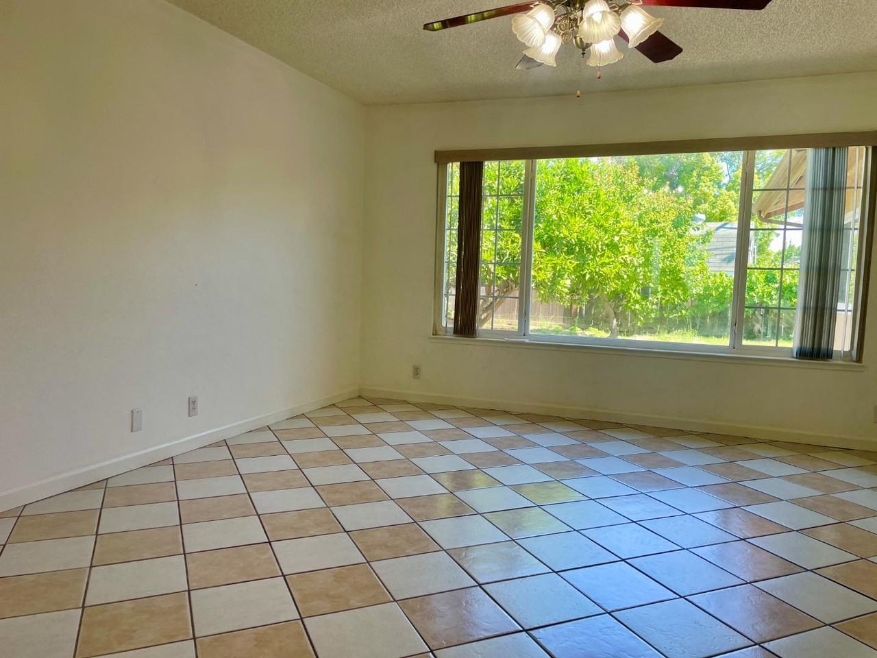 1375 Mitchell Ln - Photo 6 of 11