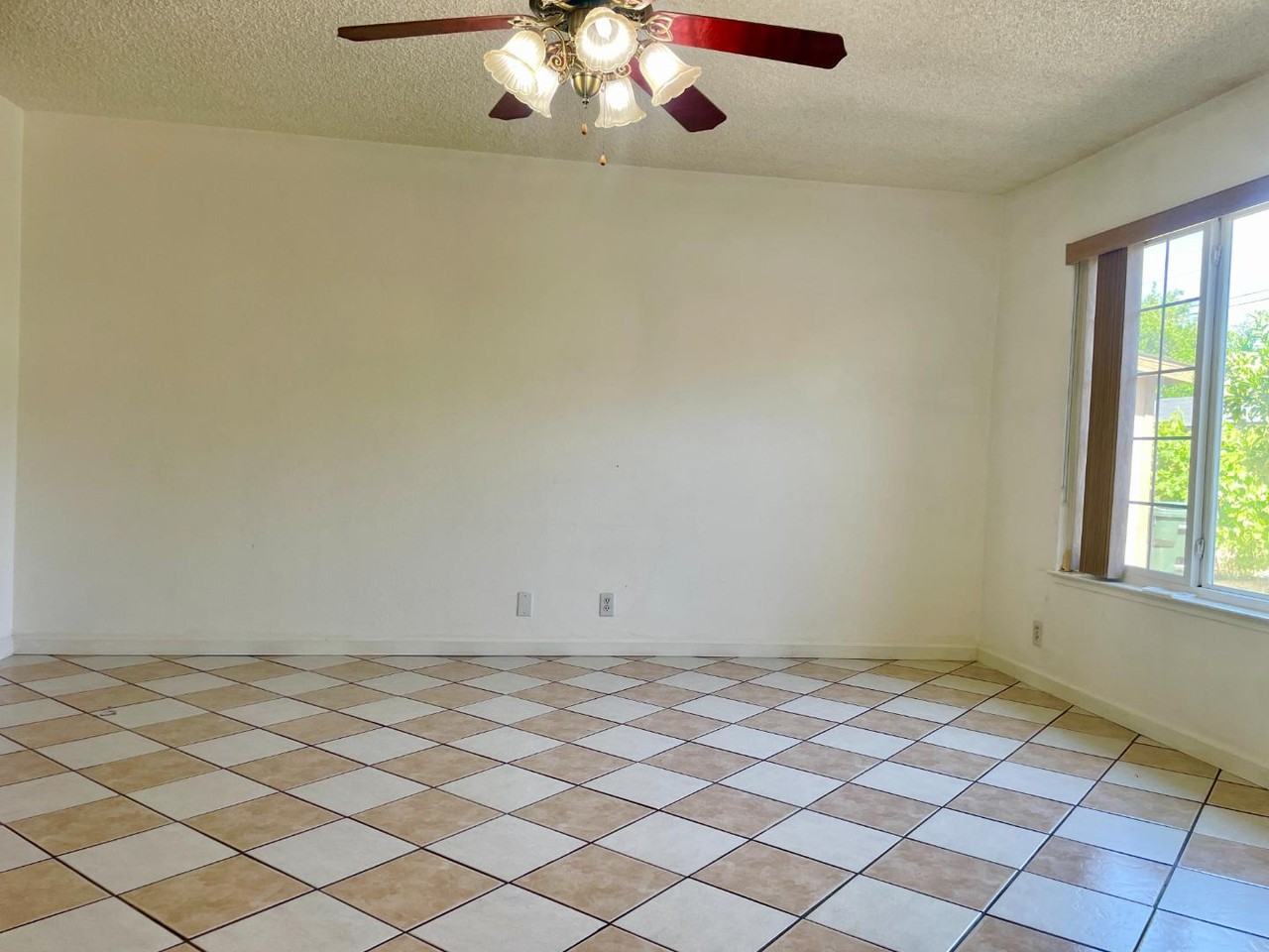 1375 Mitchell Ln - Photo 7 of 11