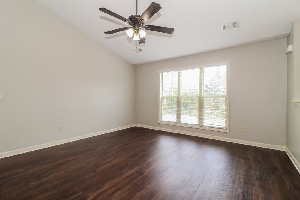 223 Comet Ct - Photo 4 of 17
