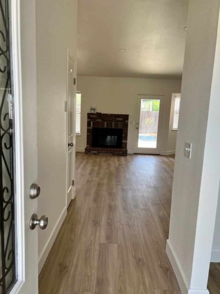 1521 S Cottonwood Ct - Photo 2 of 16