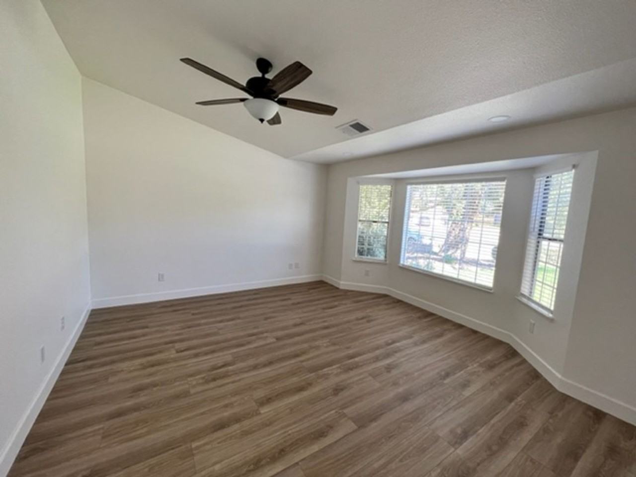 1521 S Cottonwood Ct - Photo 3 of 16