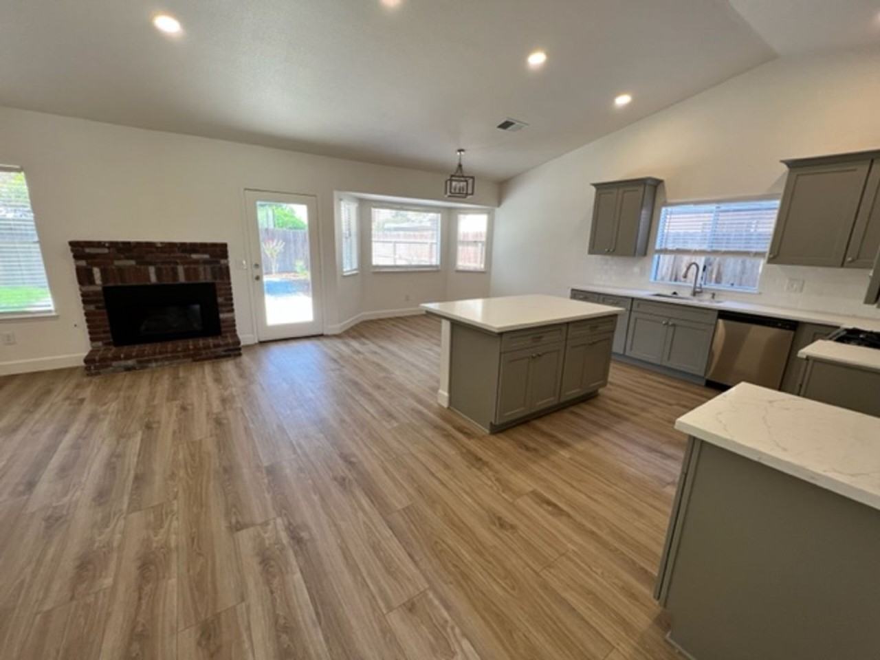 1521 S Cottonwood Ct - Photo 6 of 16