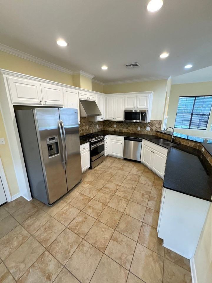293 Eagle Bend Way - Photo 3 of 9