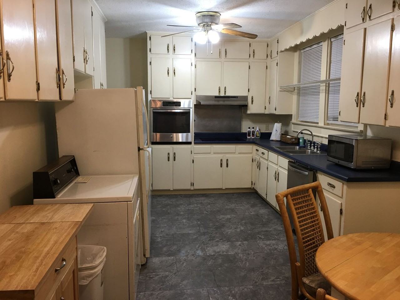 407 S Edisto Ave - Photo 3 of 10