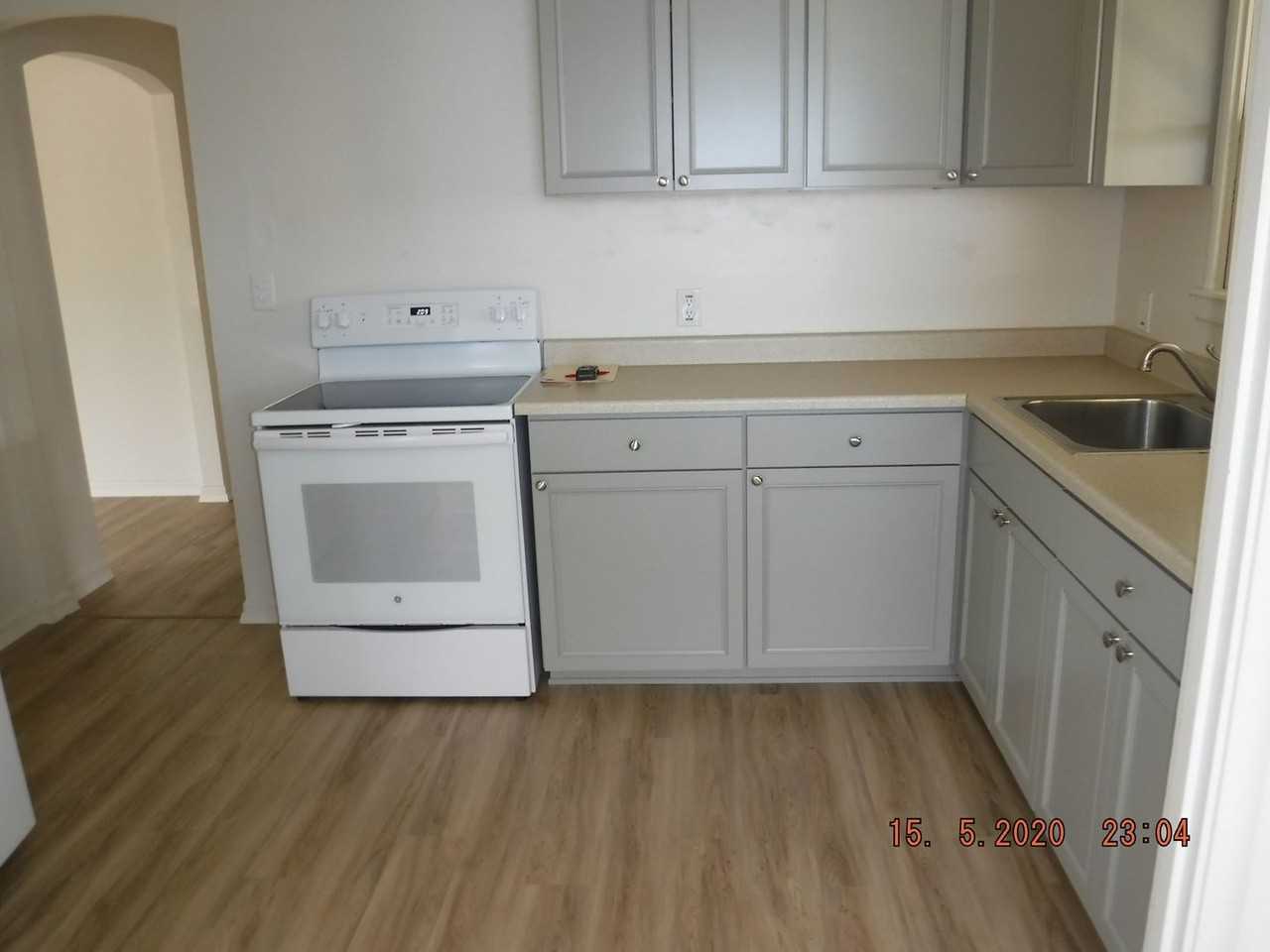 910 King St - Photo 3 of 10