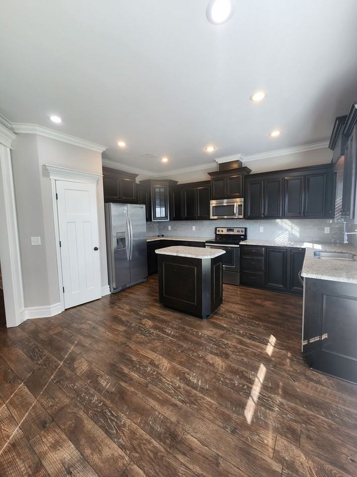 3925 Glen Laurel Dr S - Photo 3 of 14