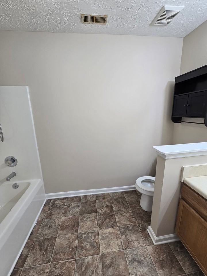 8714 Tangletree Dr - Photo 6 of 12