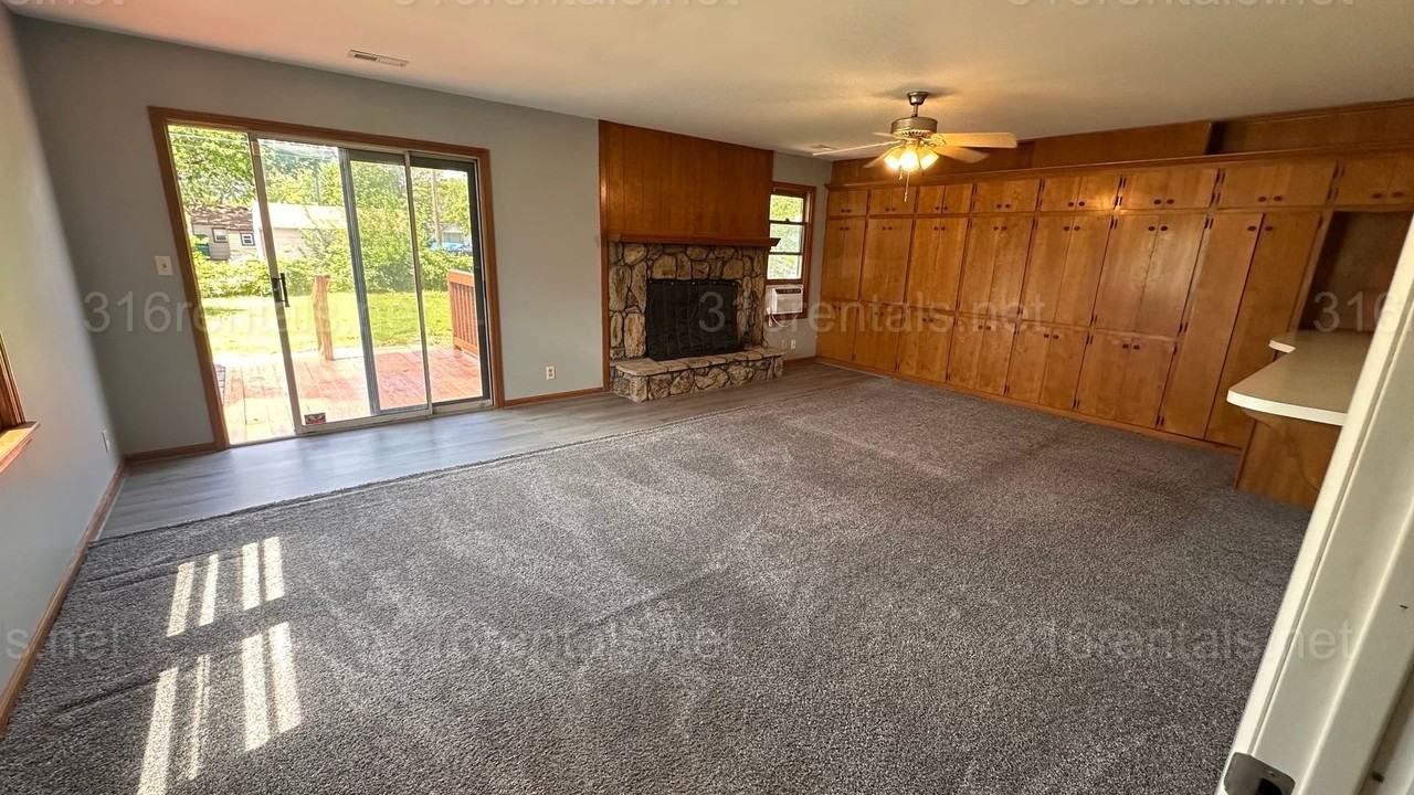 1757 S Fern St - Photo 2 of 15