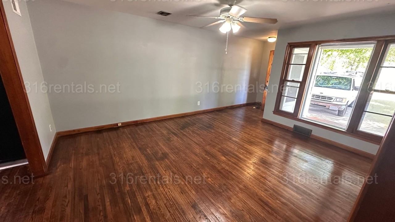 1757 S Fern St - Photo 4 of 15