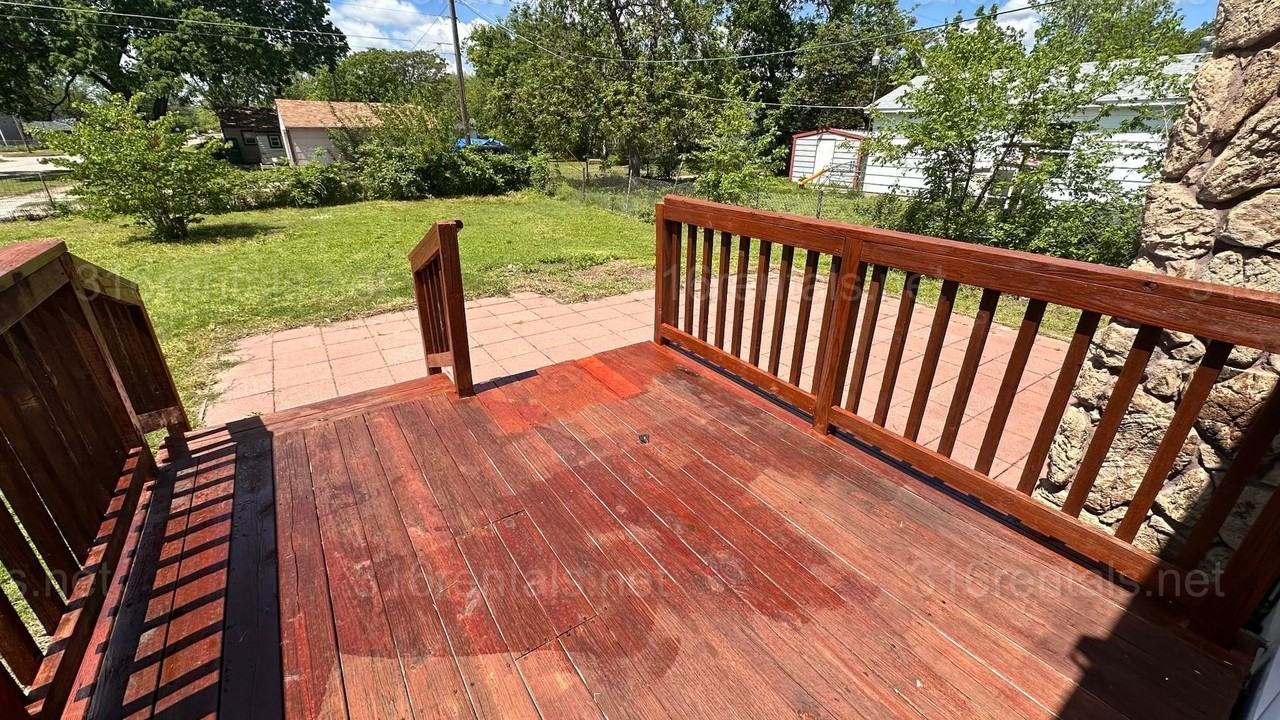 1757 S Fern St - Photo 5 of 15