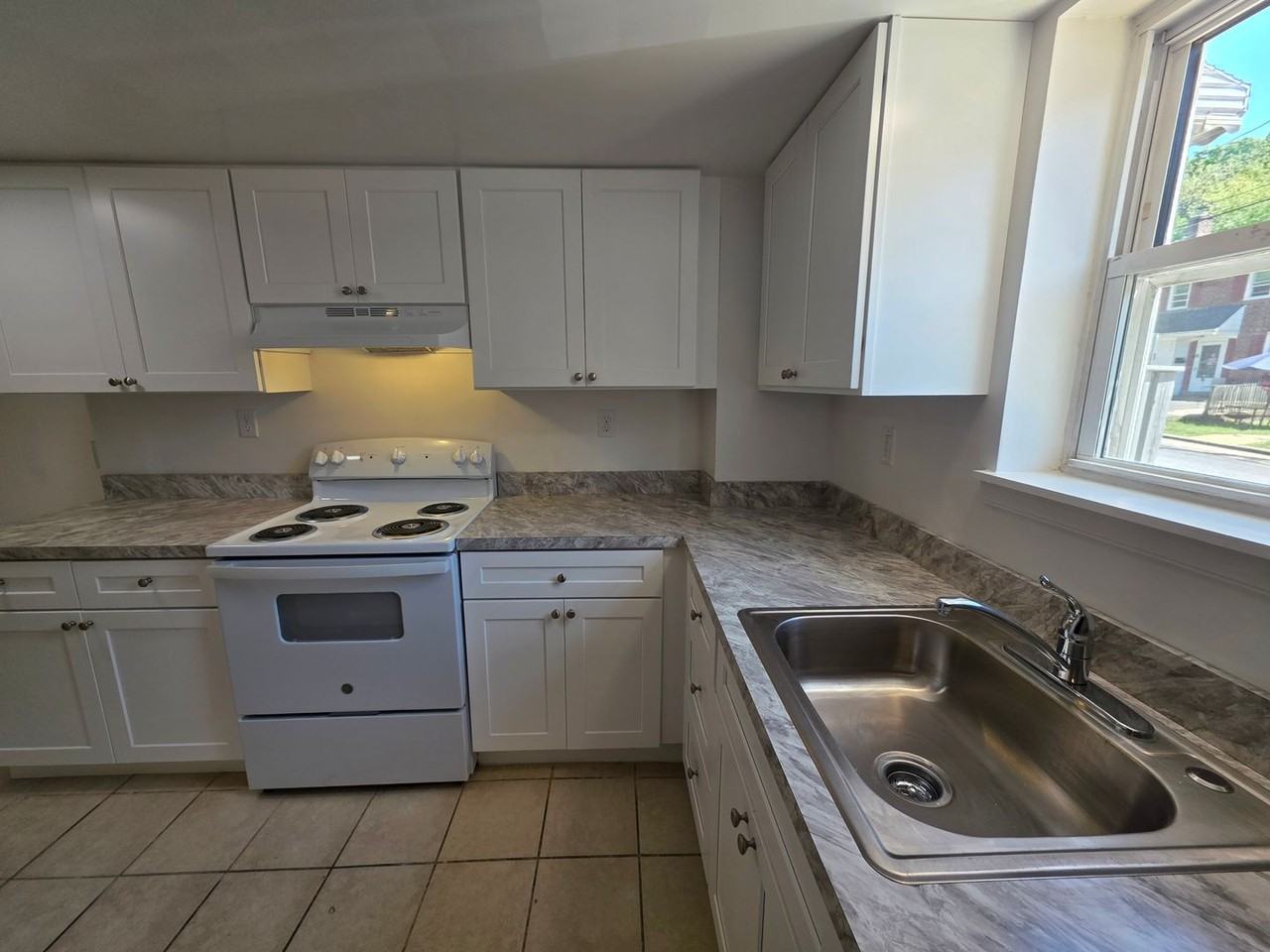 17 Paynter Dr - Photo 3 of 24