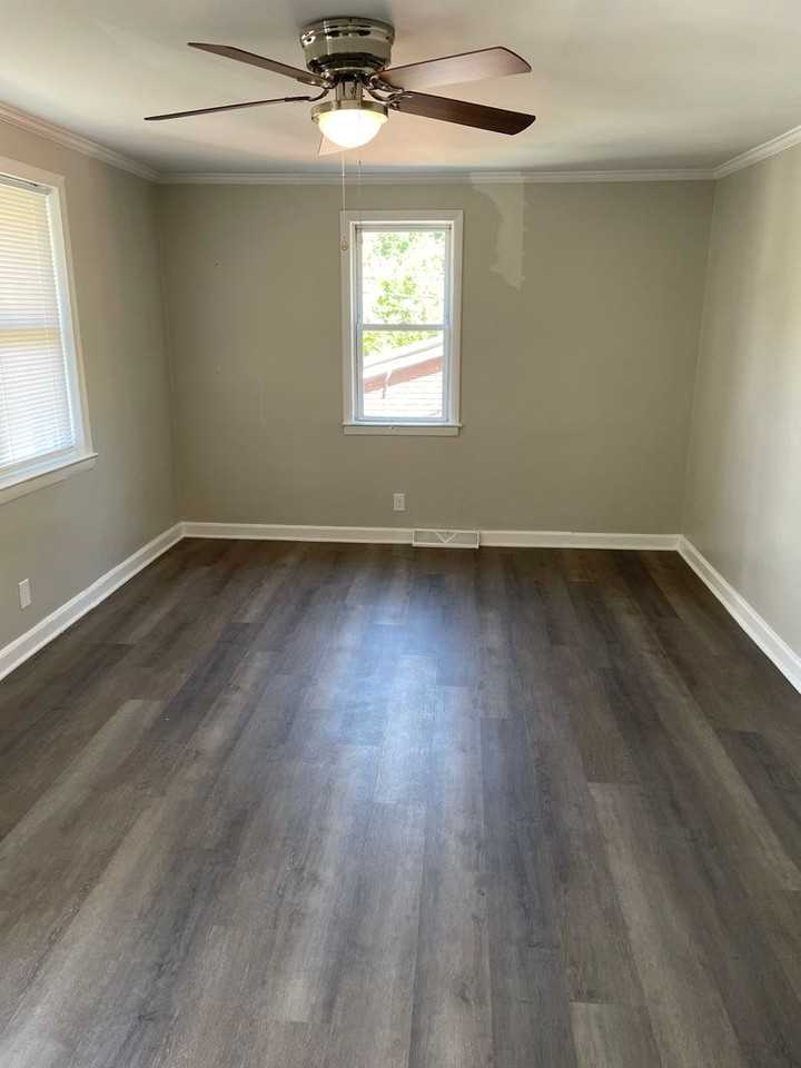 1654 Ne 23rd St - Photo 3 of 11