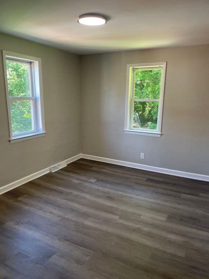 1654 Ne 23rd St - Photo 4 of 11