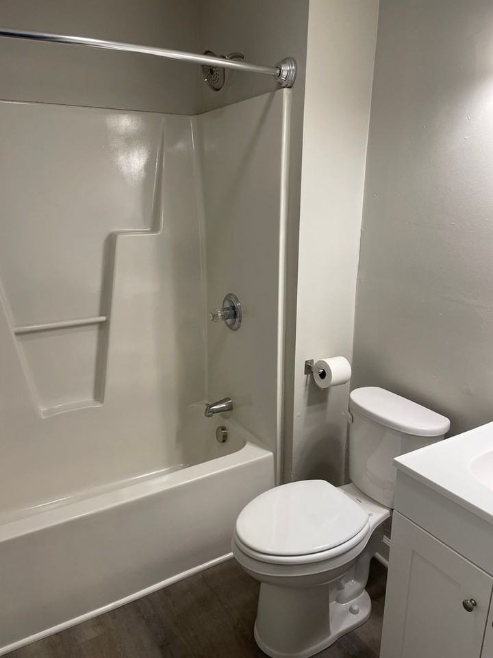 1654 Ne 23rd St - Photo 5 of 11