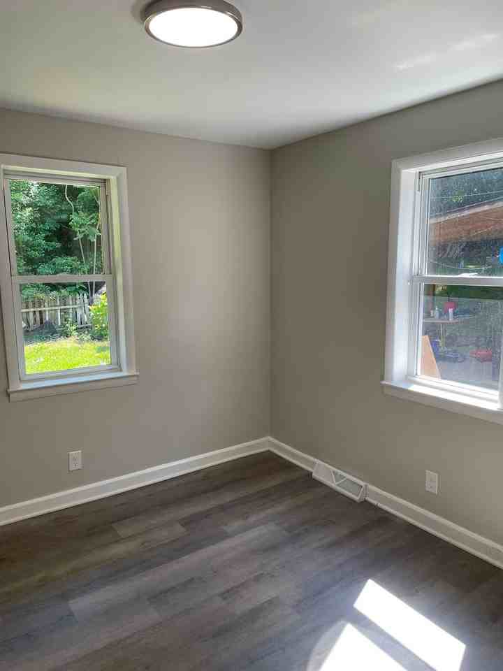 1654 Ne 23rd St - Photo 6 of 11