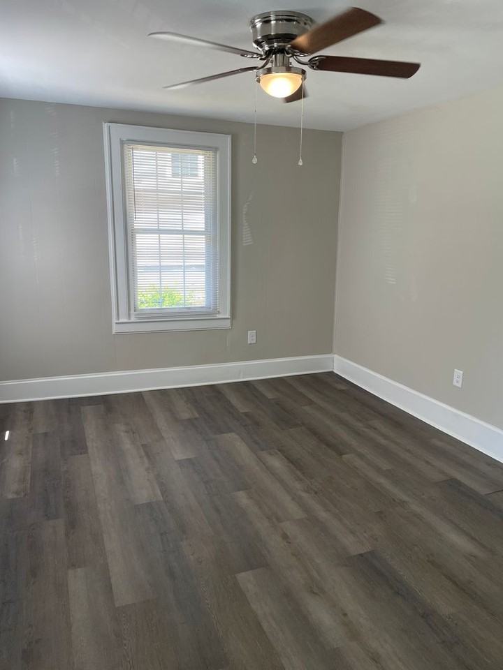 809 N Graham Ave - Photo 2 of 10