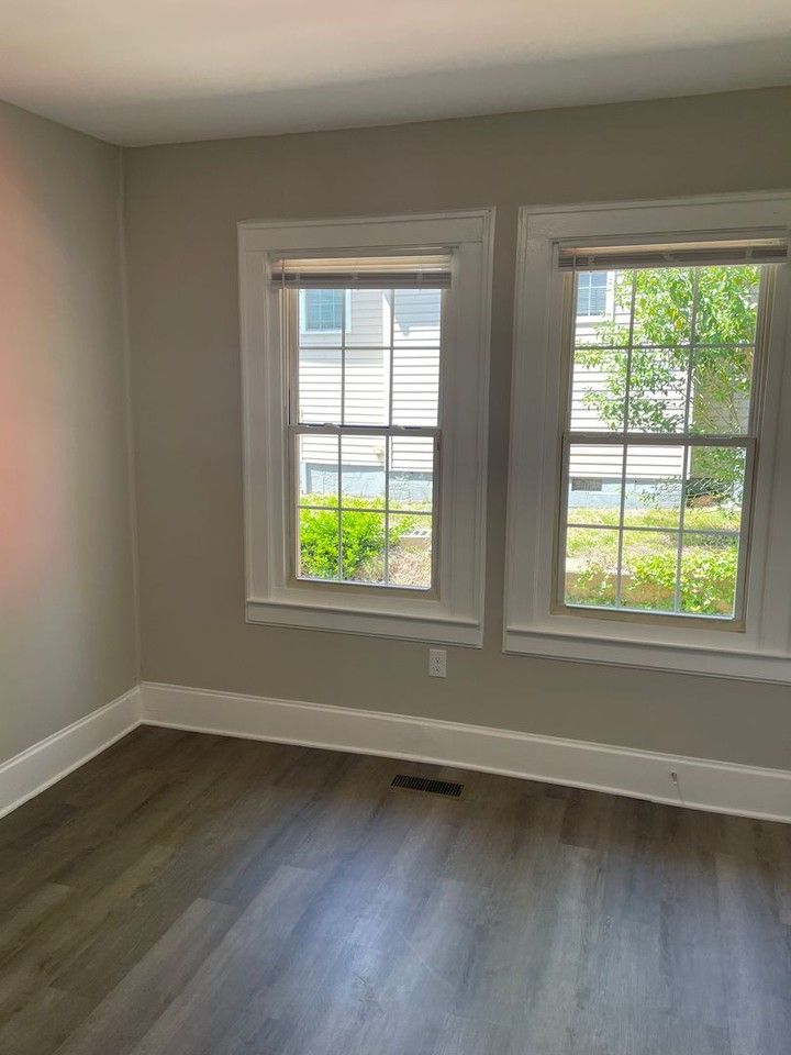 809 N Graham Ave - Photo 4 of 10