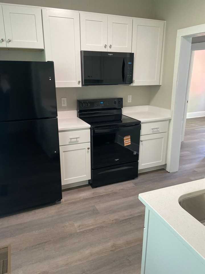 809 N Graham Ave - Photo 6 of 10