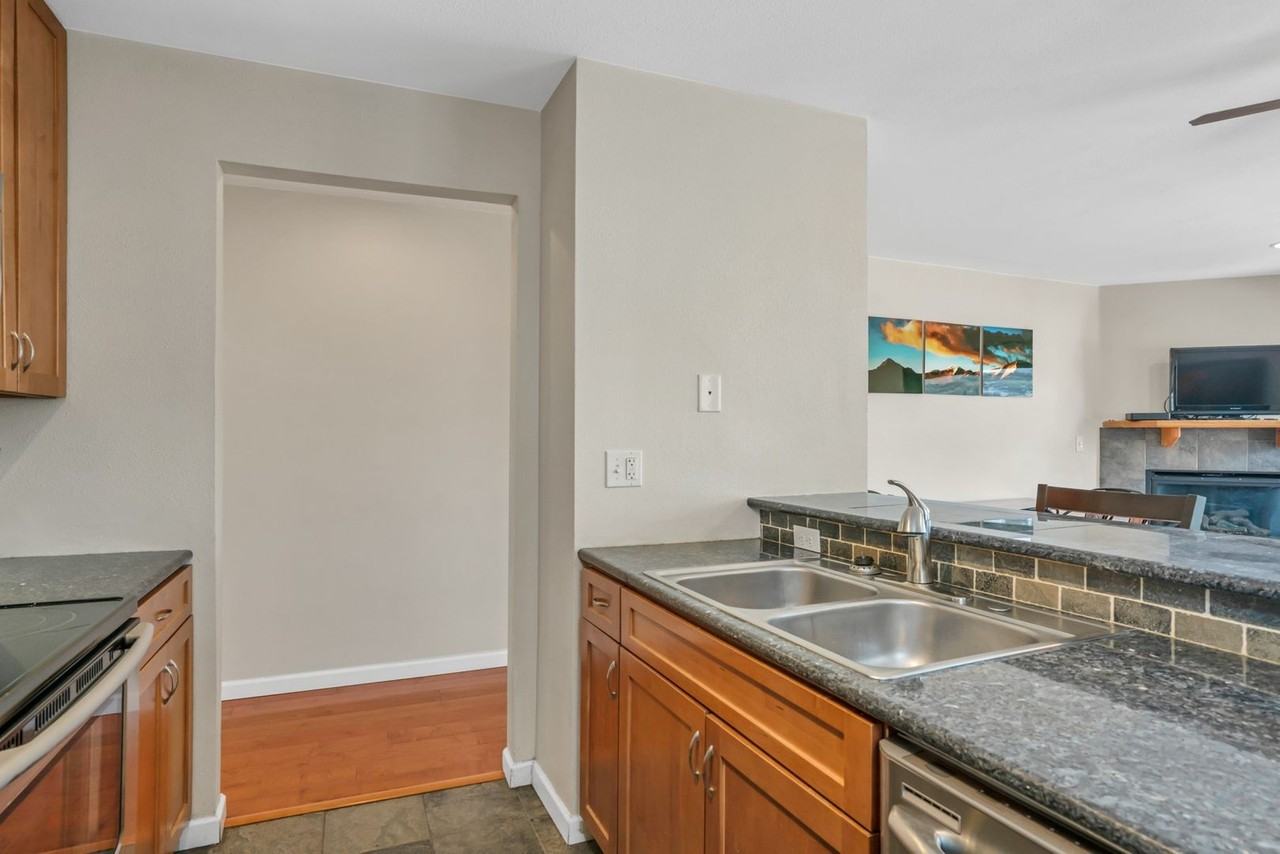 410D Bayview Dr - Photo 6 of 22