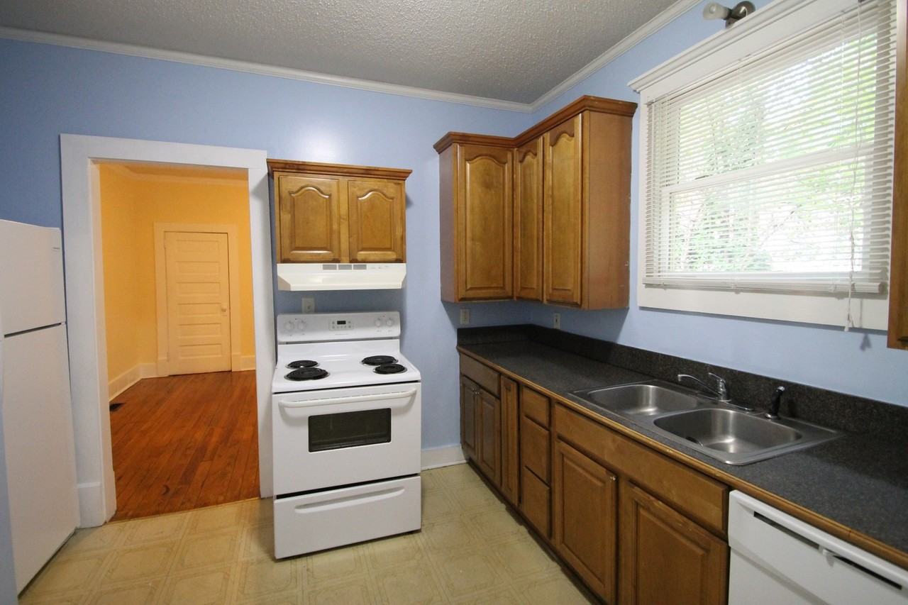 338 Ebenezer Ave - Photo 4 of 20
