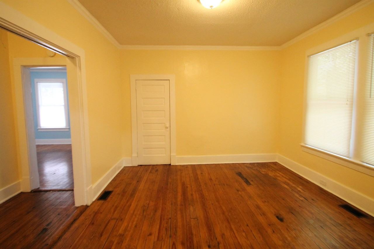 338 Ebenezer Ave - Photo 6 of 20