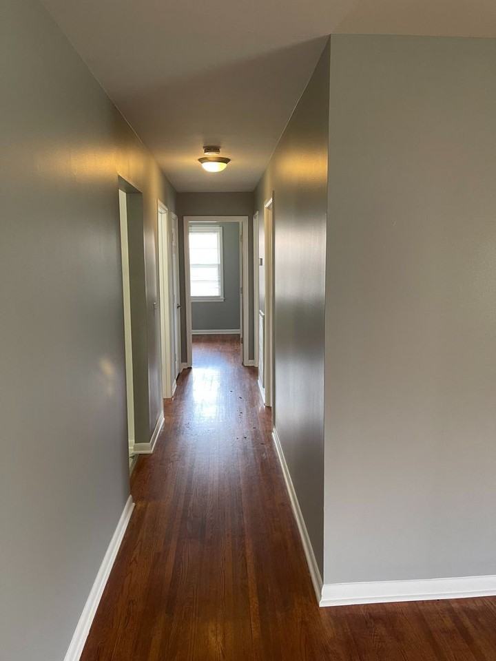 1811 Welcome Ln - Photo 3 of 9