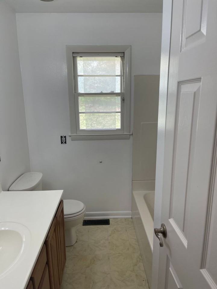 1811 Welcome Ln - Photo 7 of 9
