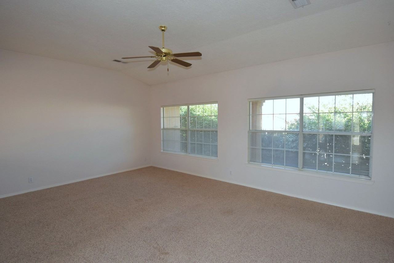 8615 Brighton Dr Ne - Photo 3 of 25