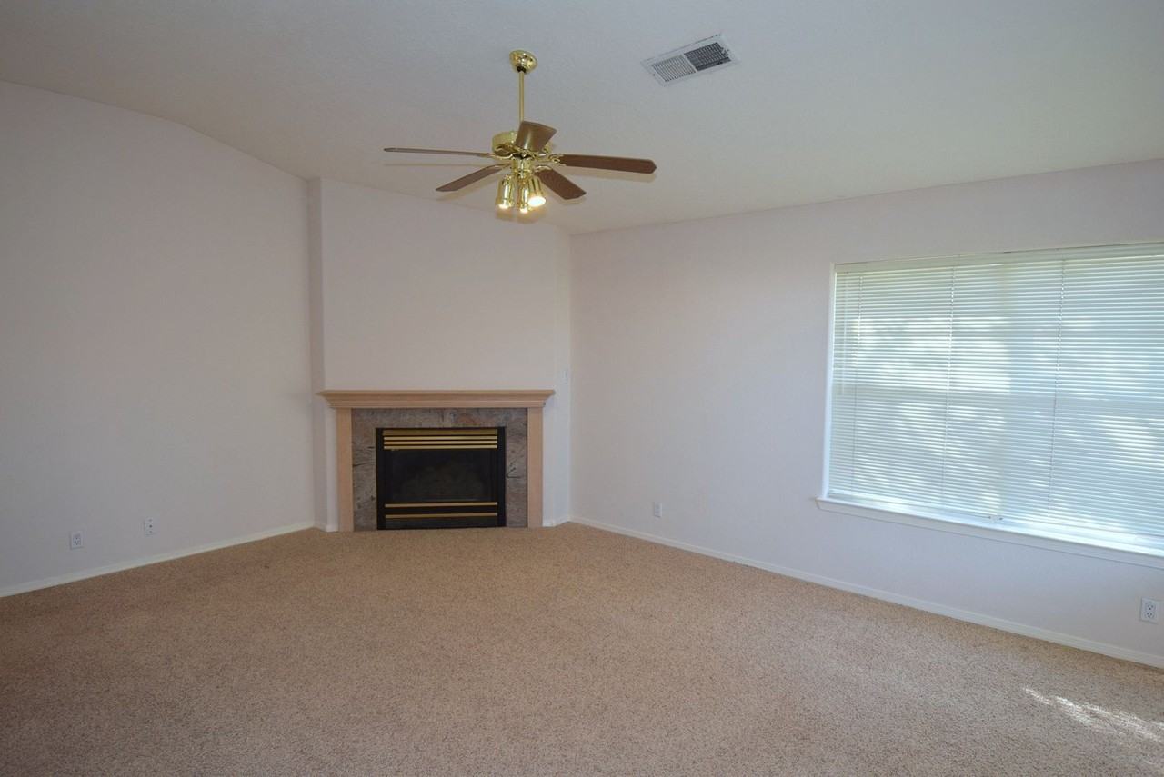 8615 Brighton Dr Ne - Photo 6 of 25