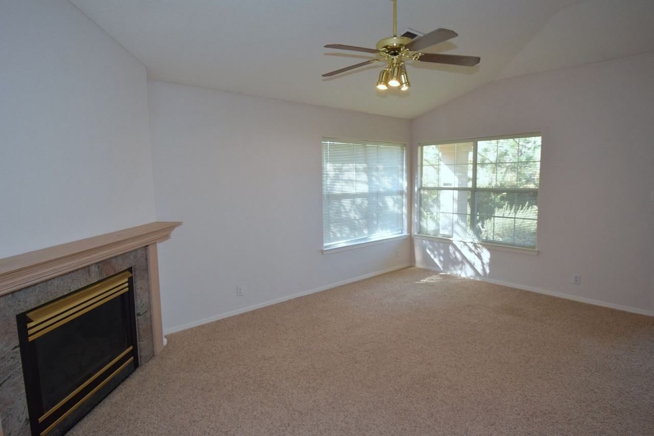 8615 Brighton Dr Ne - Photo 7 of 25