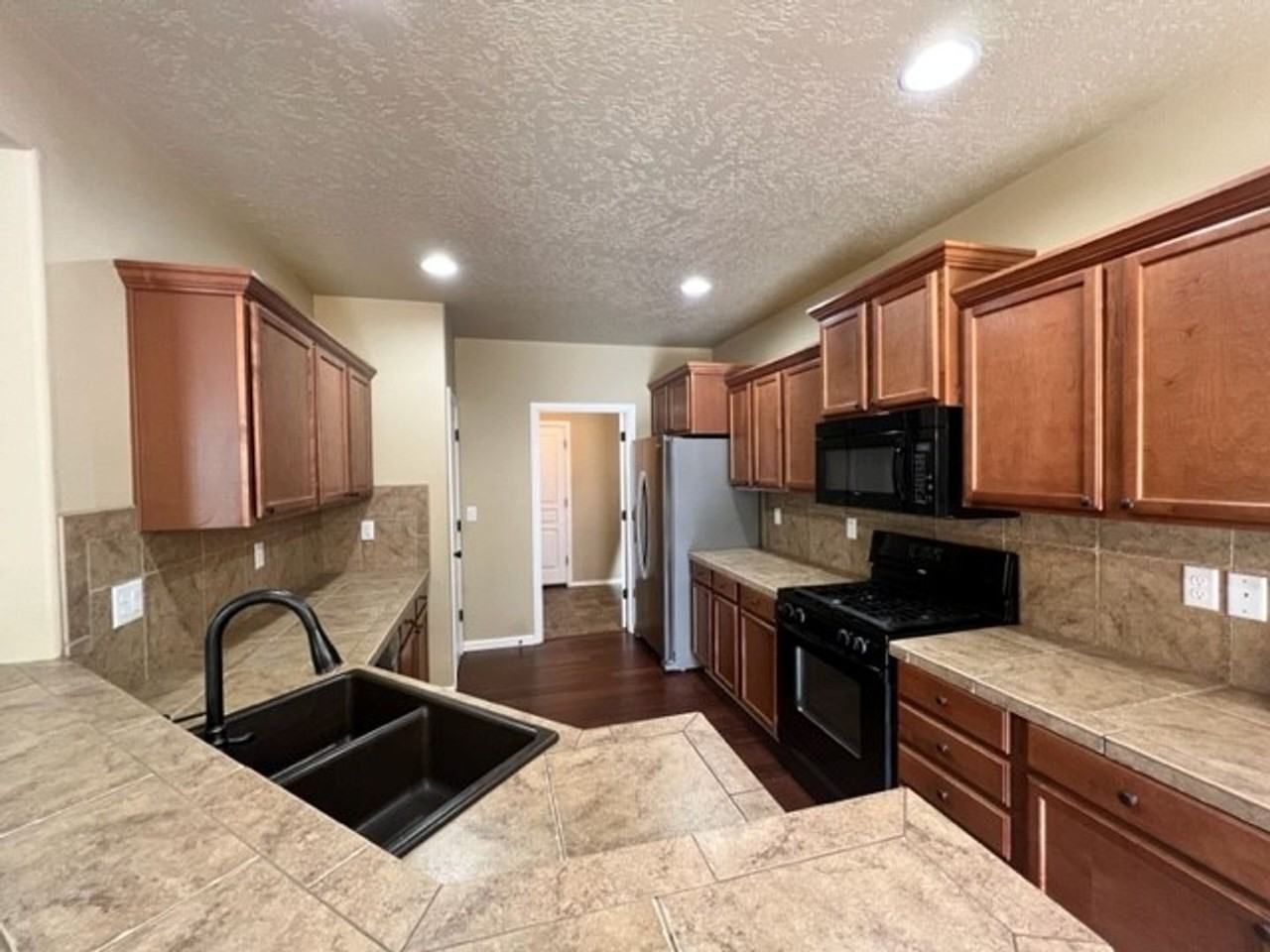 19701 Aspen Meadows Dr - Photo 5 of 17