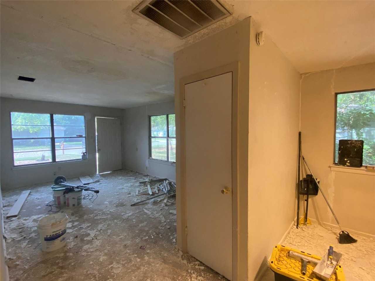 1412 Oakwood Dr - Photo 6 of 10
