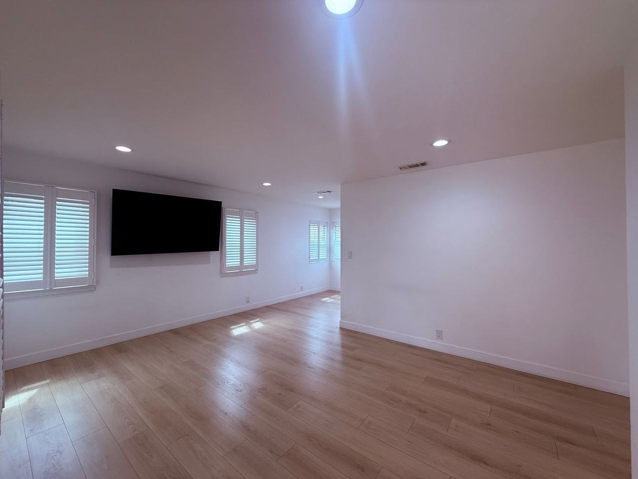 654 W 3rd St - Photo 6 of 28